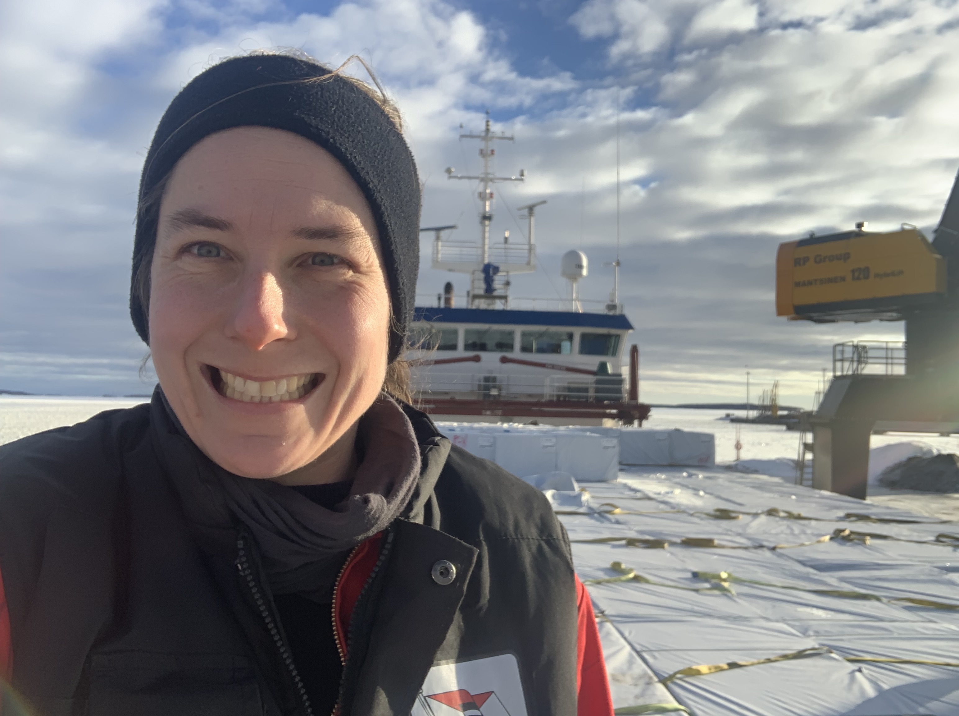 chief officer Sophie is controlling the positioning of the deck cargo